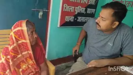 जलालपुर: एक वृद्ध महिला भटक कर जलालपुर थाना पहुंची, नाम-पता बताने में असमर्थ
