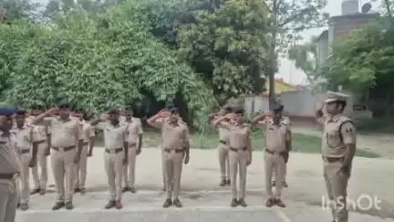 तुरकौलिया: तुरकौलिया में 1200 लंबित मामलों का जल्द निष्पादन करने और तस्करों को गिरफ्तार करने का निर्देश एसपी ने दिया