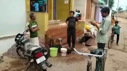 गंडई के वार्ड 3 में गंदे पानी की समस्या: एक महीने से बदबूदार पानी से परेशान लोग, शिकायत के बाद भी नहीं समाधान #jansamasy