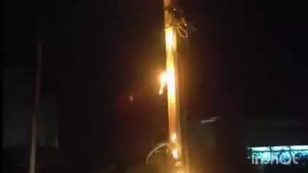 धौलपुर: कायस्थ पाड़ा पुलिया पर दिवाली के दीपकों की तरह जलता रहा विद्युत पोल