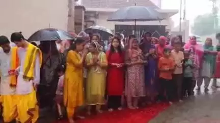 ऊना: उपमुख्यमंत्री मुकेश अग्निहोत्री ने गोंदपुर जयचंद में पूज्य स्वामी राजेंद्र दास जी महाराज का भव्य स्वागत किया