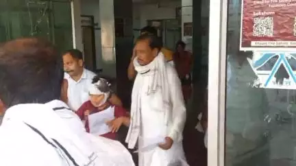 तिर्वा: तालग्राम थाना क्षेत्र में एक्सप्रेस वे पर पर पलटी कार चार घायल,मेडिकल कॉलेज में भर्ती #auraiya