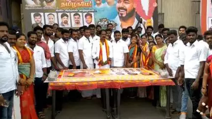 தருமபுரி: சோகத்தூர் பகுதியில் மாவட்ட வர்த்தக அணி சார்பில்  விஜய் பிறந்தநாளை முன்னிட்டு 51 கிலோ கேக் வெட்டி கொண்டாடப்பட்டது