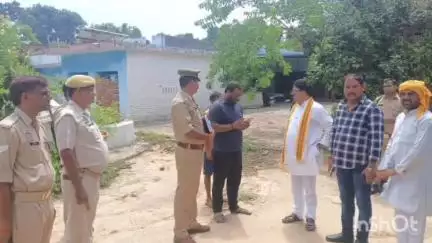 हर्रैया: जीतीपुर गांव में बालिका की हत्या के मामले में परिजनों से मिले दर्जा प्राप्त मंत्री महेश शुक्ला, मदद का भरोसा दिया