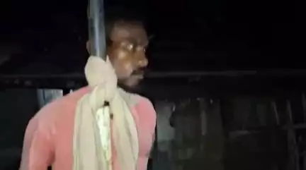 জামপুইজলা: বাংলাদেশী সন্দেহে এক ব্যক্তিকে আটক করে পুলিশ দিলো টাকারজলা বাজার এলাকাবাসী