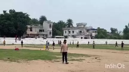 बांका: आरएमके मैदान में हाई मास्ट लाइट खराब होने से शाम के समय ही छा जाता है अंधेरा, खिलाड़ियों को होती परेशानी #jansamasya