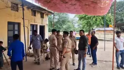બોરસદ: વાસણા(બોરસદ)ની ચૂંટણીના પુરવઠા ગોડાઉન ખાતેના બુથ પર સરપંચની સ્લીપ મામલે હોબાળો