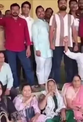 टीकमगढ़: नजरबाग परिसर में शिक्षक संघ की ई-टेंडेंस के विरोध में बैठक, मंत्रियों और जनप्रतिनिधियों से समर्थन मांगने की बनी रणनीति