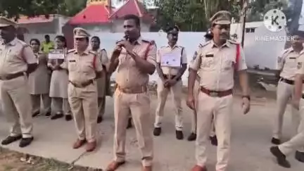 చెన్నూరు: మందమర్రి ఎస్వి టెంపుల్ ఏరియాలో కమ్యూనిటీ కాంటాక్ట్ ప్రోగ్రాం నిర్వహించిన పోలీసులు