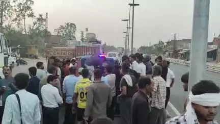 धौलपुर: सागर पाड़ा के पास अज्ञात वाहन की टक्कर से बाइक सवार 2 लोग हुए घायल, एक जने को हायर सेंटर किया गया रेफर