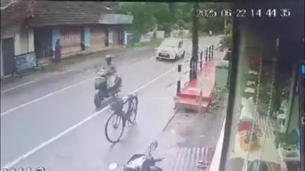 ഹൊസ്ദുർഗ്: ചന്തേരയിൽ കാർ ബൈക്കിലിടിച്ച് യുവാവ് മരിച്ചു, സുഹൃത്തിന് ഗുരുതര പരിക്ക്