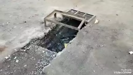 बेगमगंज: नाली का खुला चैंबर दुर्घटनाओं को दे रहा है आमंत्रण