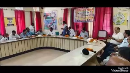 उतरौला: पत्रकारों का सम्मान एवं कार्ड वितरण समारोह संपन्न, दिवंगत पत्रकारों को दी गई श्रद्धांजलि