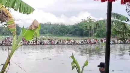 করিমগঞ্জ: দক্ষিণ করিমগঞ্জের খাগাইলে এক বিশাল নৌকা দৌড়ের আয়োজন,উপস্থিত জেলা সংখ্যালঘু উন্নয়ন বোর্ডের চেয়ারম্যান