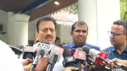 नागपूर शहर: स्वप्न पाहायला काही कुणाला लागत नाही : मंत्री गिरीश महाजन यांचा संजय राऊत यांना टोला