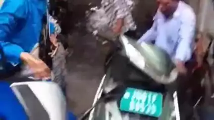 कांके: रांची के सेवा सदन अस्पताल की पार्किंग में पानी भरने से कई गाड़ियाँ डूबीं