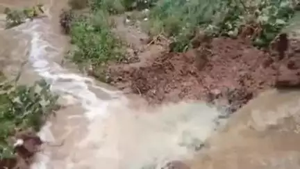 दतिया नगर: अज्ञात व्यक्तियों ने जेसीबी से काटा झाँसी बायपास रोड स्थित बस स्टैंड, PWD एसडीओ ने सिविल थाने में की शिकायत