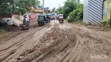 জামালপুর: আরাসুল এলাকায় রাস্তার বেহাল দশায় সমস্যায় এলাকার বাসিন্দা সহ পথ চলতি মানুষরা #jansamasya