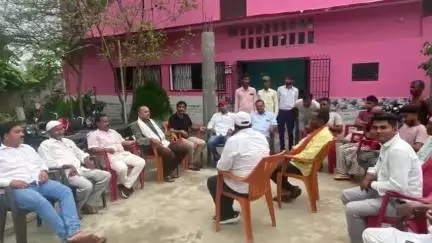 प्रतापपुर: चतरा विधायक जनार्दन पासवान मोनीया पहुंचे, लोगों की सुनीं समस्याएं