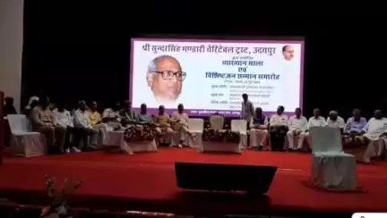 बड़गांव: टाउन हॉल स्थित रंगमंच में सुंदरसिंह भंडारी चैरिटेबल ट्रस्ट द्वारा व्याख्यान माला और वशिष्ठ जन सम्मान समारोह का आयोजन