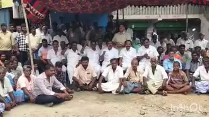 சோளிங்கர்: பானாவரத்தில் கொலையாளிகளை கைது செய்யக்கோரி பாமகவினர் உண்ணாவிரதம் மற்றும் சாலை மறியல் போராட்டம்