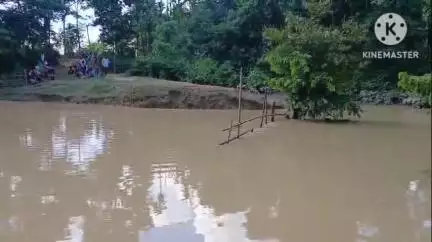 সৰুপথাৰ: বৰপথাৰৰ গেলাবিল গাঁও পঞ্চায়তত নদী পাৰ হওঁতেই উটি যোৱা যুৱকৰ সন্ধান বিচাৰি এনডিআৰএফৰ তীব্ৰ অভিযান