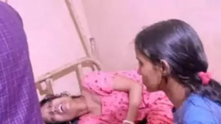 धनबाद/केंदुआडीह: मुनीडीह धोबनी में ससुराल वालों ने विवाहित महिला से की मारपीट, SNMMCH में इलाज जारी