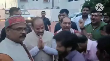 साहिबगंज: पूर्व मुख्यमंत्री रघुबर दास पहुंचे साहिबगंज परिसदन, भाजपा कार्यकर्ताओं ने किया भव्य स्वागत