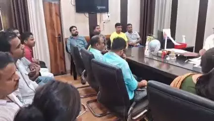 गोरखपुर: 8 दिनों में 23 नगरीय स्वास्थ्य केंद्रों पर सत्तर वर्ष व उससे अधिक आयु के बुजुर्गों का आधार कार्ड से बनेगा आयुष्मान कार्ड