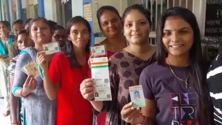માંડવી: સુરત જિલ્લામાં કુલ 77.37% મતદાન થયું.