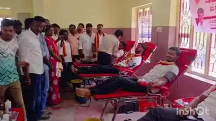 வாலாஜா: சிப்காட் உள்ளிட்ட பல்வேறு பகுதிகளில் தவெக தலைவர் விஜய் பிறந்தநாள் விழா விமர்சையாக கொண்டாடப்பட்டது