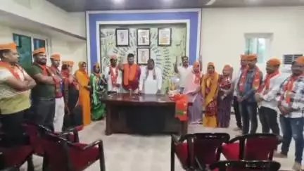ପୋଲସରା: ବୁଗୁଡ଼ା ବିଜେପି କାର୍ଯ୍ୟାଳୟ ଠାରେ ମିଶ୍ରଣ ପର୍ବ,ବିଜେଡି ଛାଡି ବିଜେପି ରେ ସାମିଲ ହେଲେ ବାଲିଛାଇ ପଞ୍ଚାୟତ ନାଏବ ସରପଞ୍ଚ,8 ଓ୍ବାର୍ଡ ମେମ୍ବର