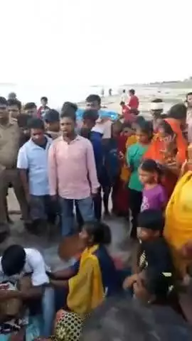 चुनार: बालू घाट गंगा पुल से विवाहिता ने बच्ची को पुल पर छोड़कर गंगा नदी में लगाई छलांग, विवाहिता की हुई मौत