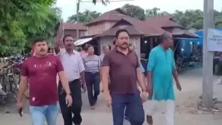 তুফানগঞ্জ ২: 21 জুলাইকে সামনে রেখে ঘোষপাড়া বাজার এলাকায় তৃণমূলের তরফে আয়োজিত মহামিছিল