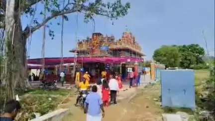 காட்பாடி: கோட்டநத்தம் பகுதியில் தொல்லாத்திரம்மன் ஆலய பால்குட அபிஷேக ஊர்வலம் வெகு விமர்சையாக நடைபெற்றது