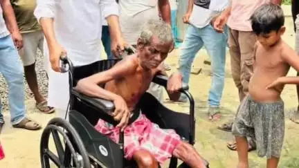 সাঁইথিয়া: সাঁইথিয়ায় বিশেষভাবে সক্ষম ব্যক্তিকে সহায়ক যন্ত্র প্রদান ব্লক তৃণমূল সভাপতির