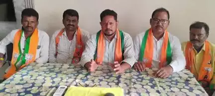 అలంపూర్: స్థానిక సంస్థల ఎన్నికలకు జంకుతున్న రేవంత్ సర్కార్: బీజేపీ పట్టణ అధ్యక్షులు భరత్‌ రెడ్డి