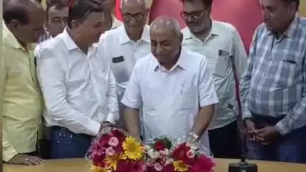 કડી: ગુજરાતના પૂર્વ નાયબ મુખ્યમંત્રી નીતિનભાઈ પટેલે વિમાન દુર્ઘટના બાદ પોતાનો 70માં જન્મદિવસ ખૂબ જ સાદગીપૂર્વક ઉજવ્યો