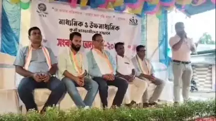 স্বরূপনগর: দত্তপাড়া চৌমাথা বাজার এলাকায় মাধ্যমিক ও উচ্চ মাধ্যমিক সহ আলিম ফাজিলস্তরের কৃতী পড়ুয়াদের সংবর্ধনা প্রদান