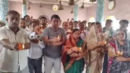 ଜଳେଶ୍ବର: ପୂର୍ବତନ ମୁଖ୍ୟମନ୍ତ୍ରୀଙ୍କ ଆଶୁ ଆରୋଗ୍ୟ କାମନା କରି ଜଳେଶ୍ବର ଦକ୍ଷିଣ କାଳୀ ମନ୍ଦିରରେ ବିଜେଡି ପକ୍ଷରୁ ଦୀପଦାନ, ସାମିଲ ହେଲେ ବିଧାୟକ