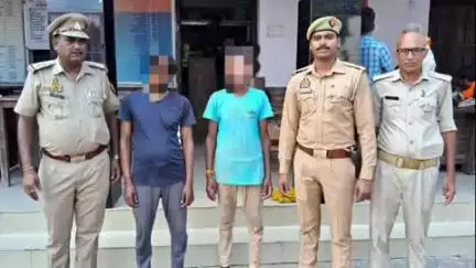 गोंडा: नगर पुलिस ने जालसाजी के दो आरोपी अभियुक्तों को उनके घर में दबिश देकर किया गिरफ्तार