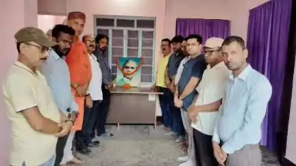 डुमरा: सीतामढ़ी प्रेस क्लब सभागार में स्वर्गीय योगेंद्र रिगवाल की पुण्यतिथि मनाई गई