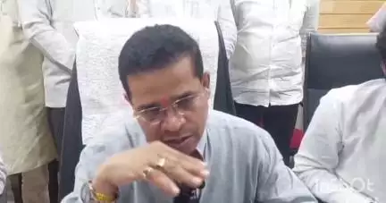 औसा: केंद्रीय रस्ते वाहतूक मंत्री नितीन गडकरी यांनी जाहीर केलेल्या टोल पास पॉलिसी वान धारकांना दिलासा देनारी-आ. अभिमन्यू पवार