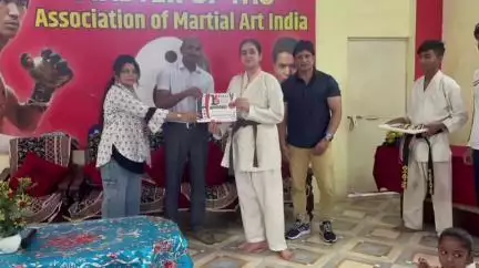 सीहोर नगर: कलेक्टर ने नेपाल में कराटे प्रतियोगिता में उत्कृष्ट प्रदर्शन करने वाले खिलाड़ियों को किया सम्मानित