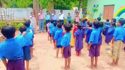 सुकमा: कलेक्टर एवं डीईओ के निर्देश पर जिले के शैक्षणिक संस्थानों में तंबाकू मुक्त बनाने का अभियान चलाया गया