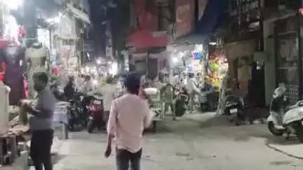 बहादुरगढ़: बहादुरगढ़ के बाजार में खरीदारी करने आई महिला के गले से सोने की चेन छीनने की कोशिश