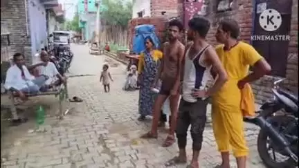 फिरोज़ाबाद: टापा खुर्द इलाके में बिजली के पोल में करेंट आने से एक भैंस की हुई मौत, महिला झुलसी