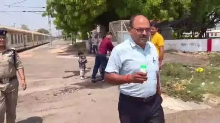 सैदपुर: औड़िहार में RPF ने जनरल बोगी में भूखे दुधमुँहे बच्चे के लिए पहुंचाया दूध