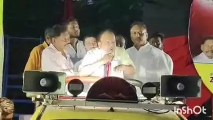 வாலாஜா: ராணிப்பேட்டை பேருந்து நிலையம் அருகே அரசின் நான்காண்டு கால சாதனை விளக்க தெருமுனை பிரச்சார கூட்டம் நடைபெற்றது