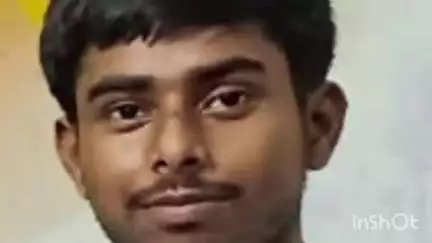भभुआ: सड़क दुर्घटना में 19 वर्षीय युवक की मौत के बाद वार्ड एक में घर पहुंचे जिप सदस्य विकास सिंह उर्फ लल्लू पटेल